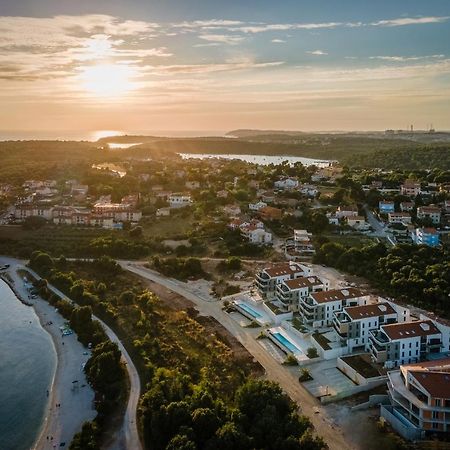 Apartment Emarin Баньоле Екстериор снимка