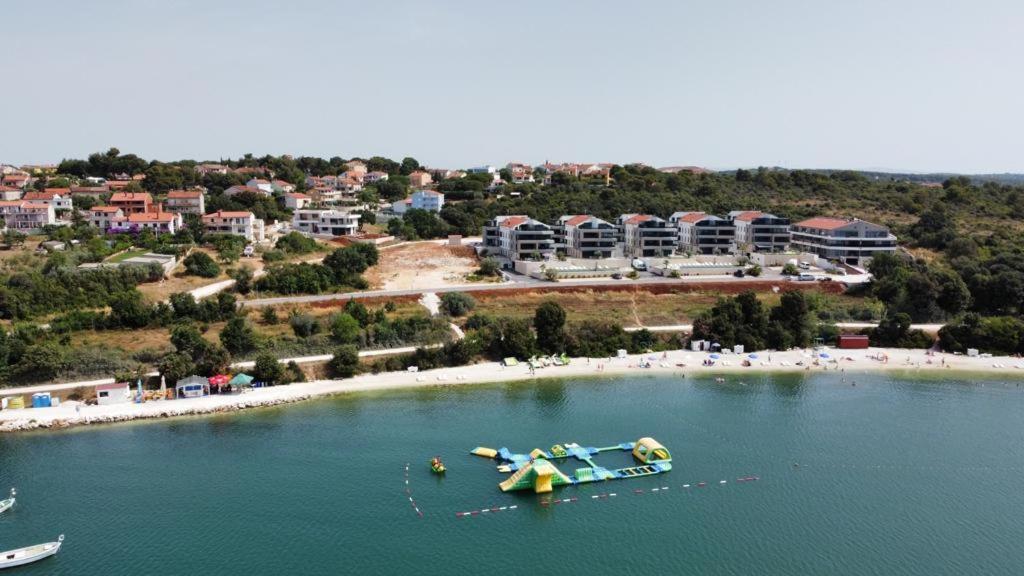 Apartment Emarin Баньоле Екстериор снимка